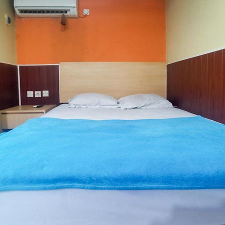 Hotel Container Inn Mitra Reddoorz Gadok المظهر الخارجي الصورة