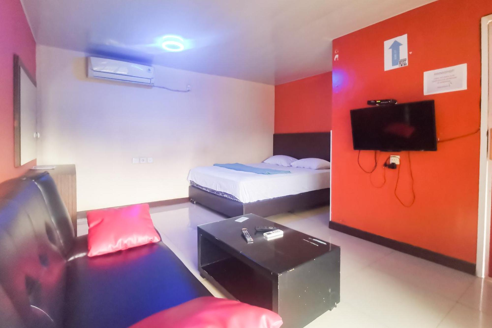 Hotel Container Inn Mitra Reddoorz Gadok المظهر الخارجي الصورة