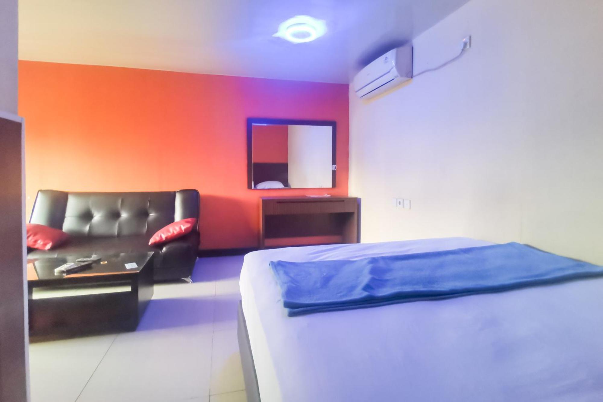 Hotel Container Inn Mitra Reddoorz Gadok المظهر الخارجي الصورة