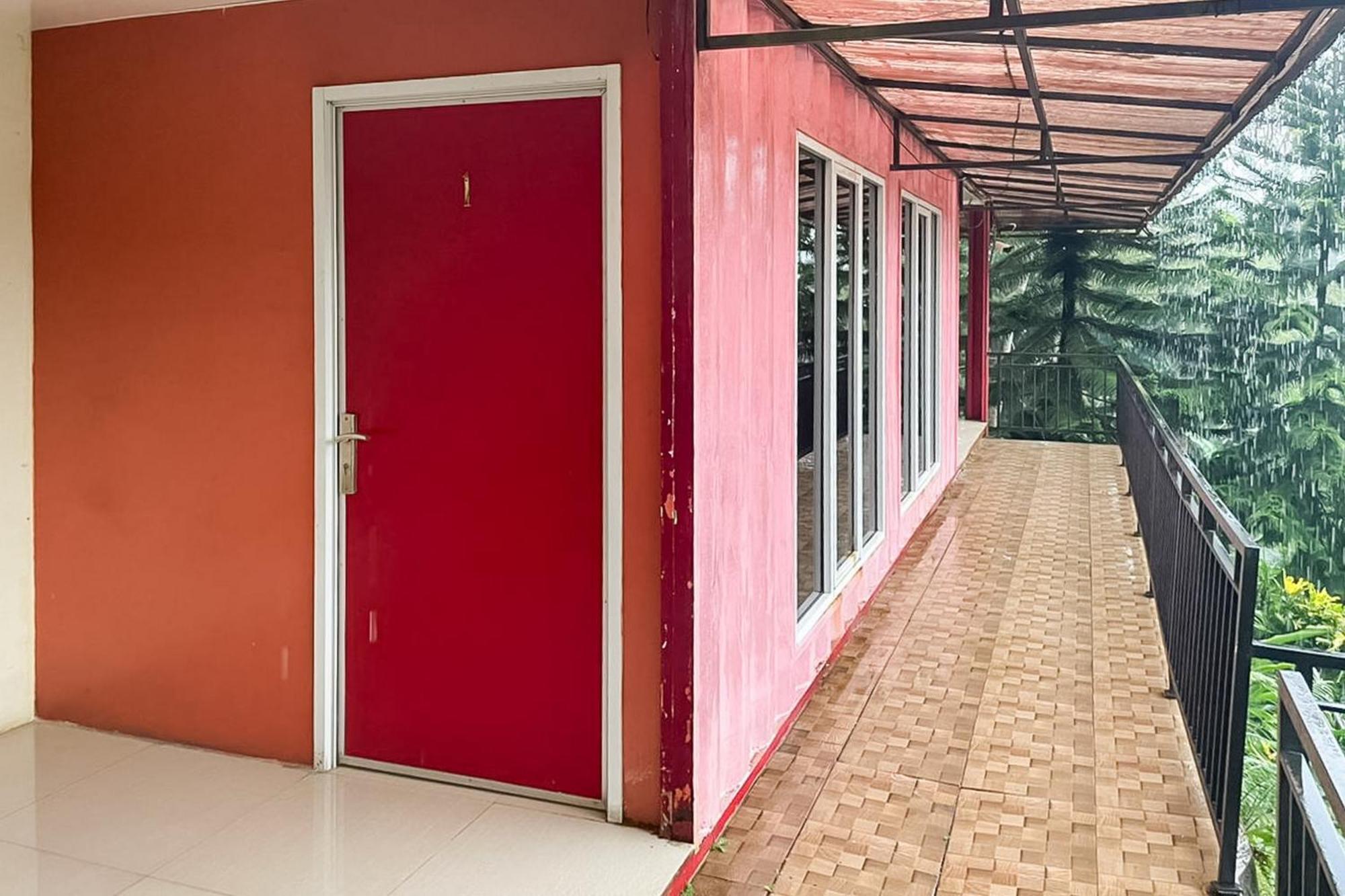 Hotel Container Inn Mitra Reddoorz Gadok المظهر الخارجي الصورة