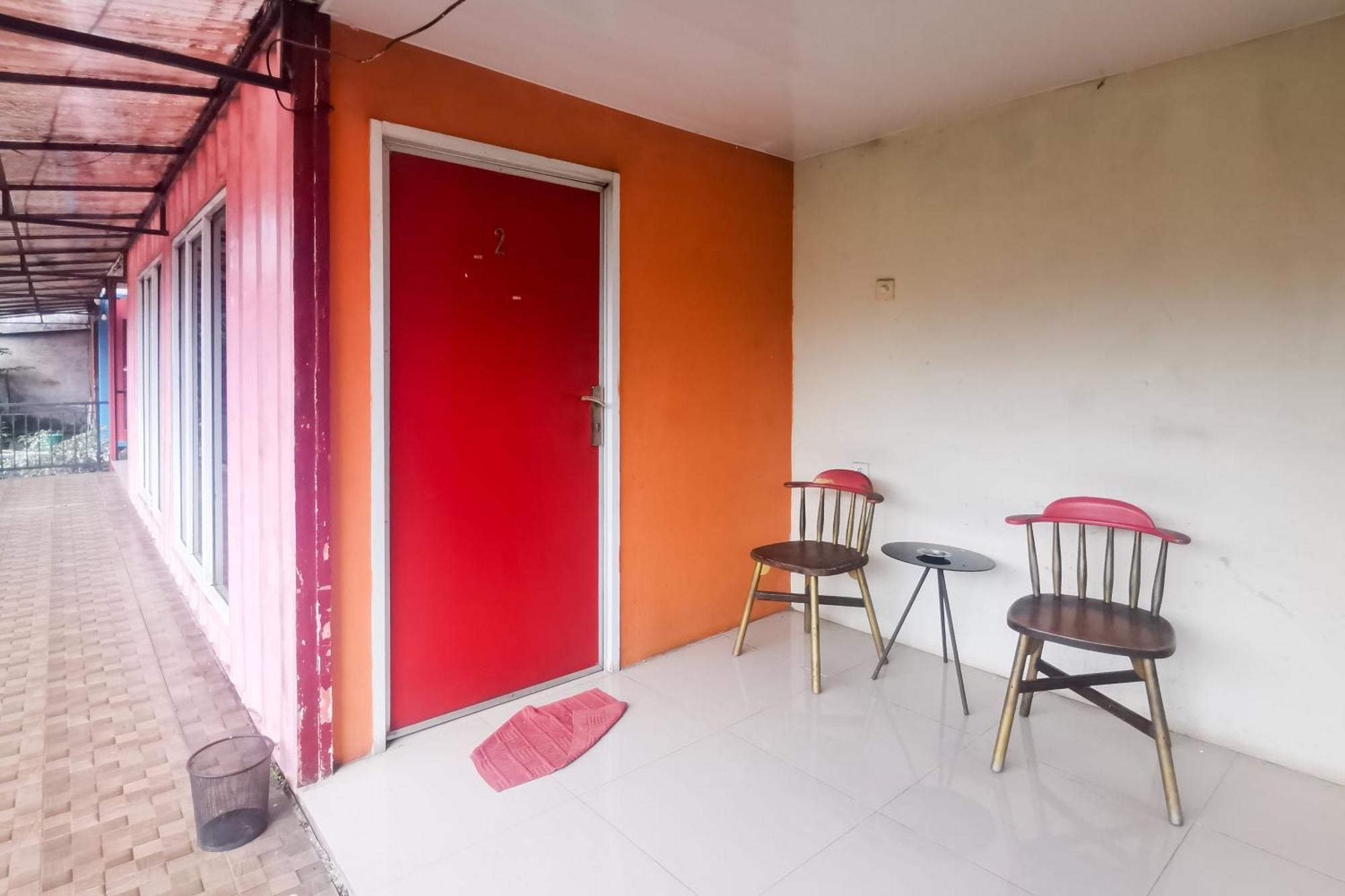 Hotel Container Inn Mitra Reddoorz Gadok المظهر الخارجي الصورة