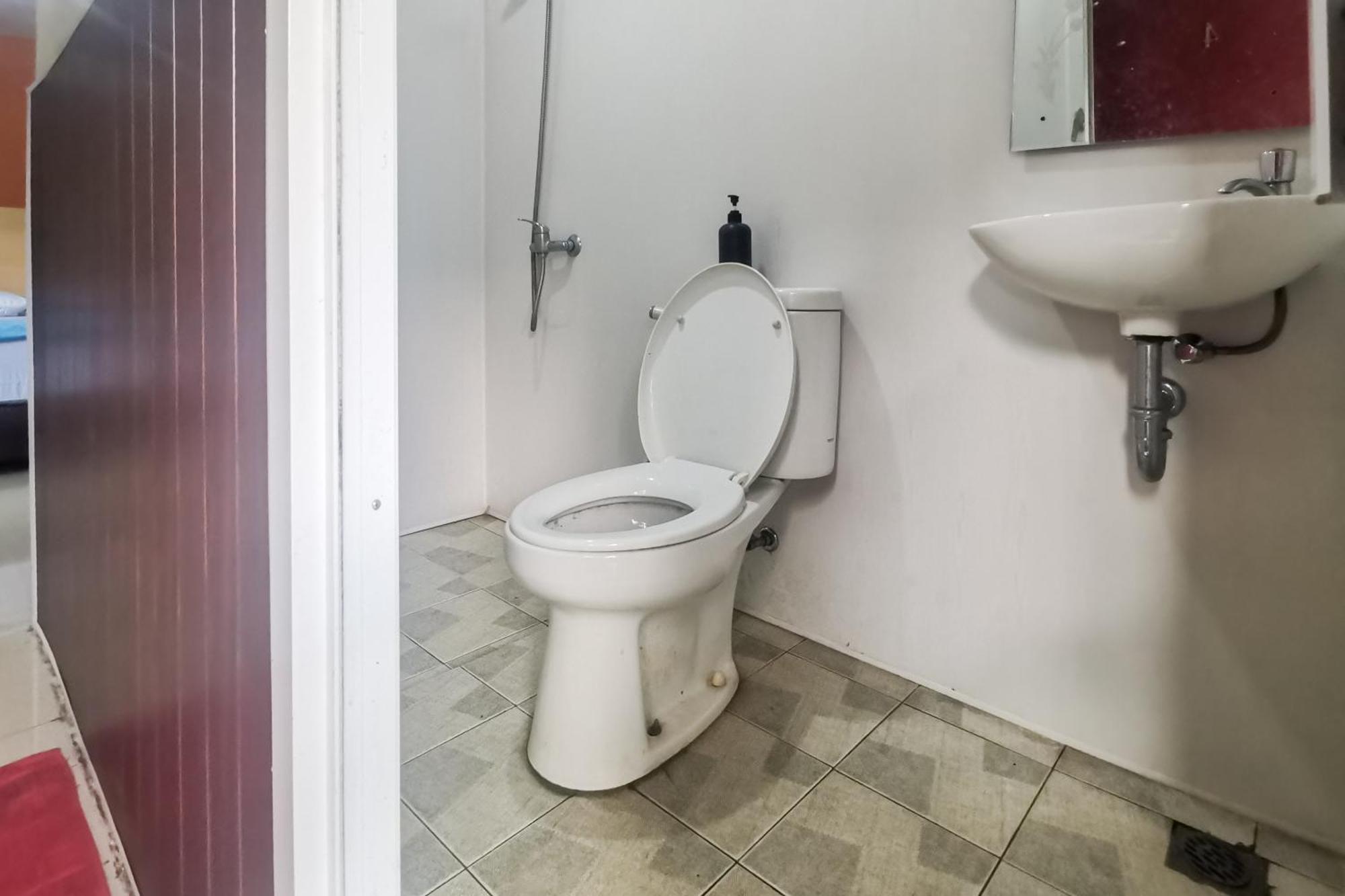 Hotel Container Inn Mitra Reddoorz Gadok المظهر الخارجي الصورة