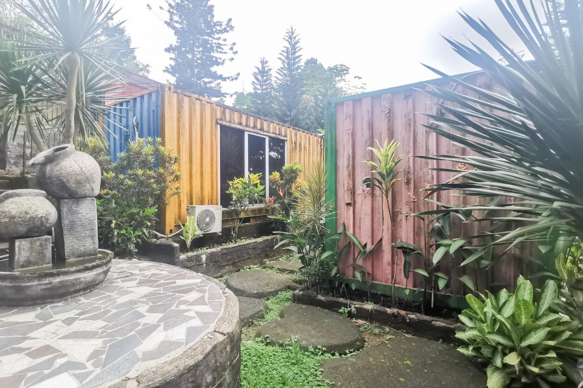 Hotel Container Inn Mitra Reddoorz Gadok المظهر الخارجي الصورة