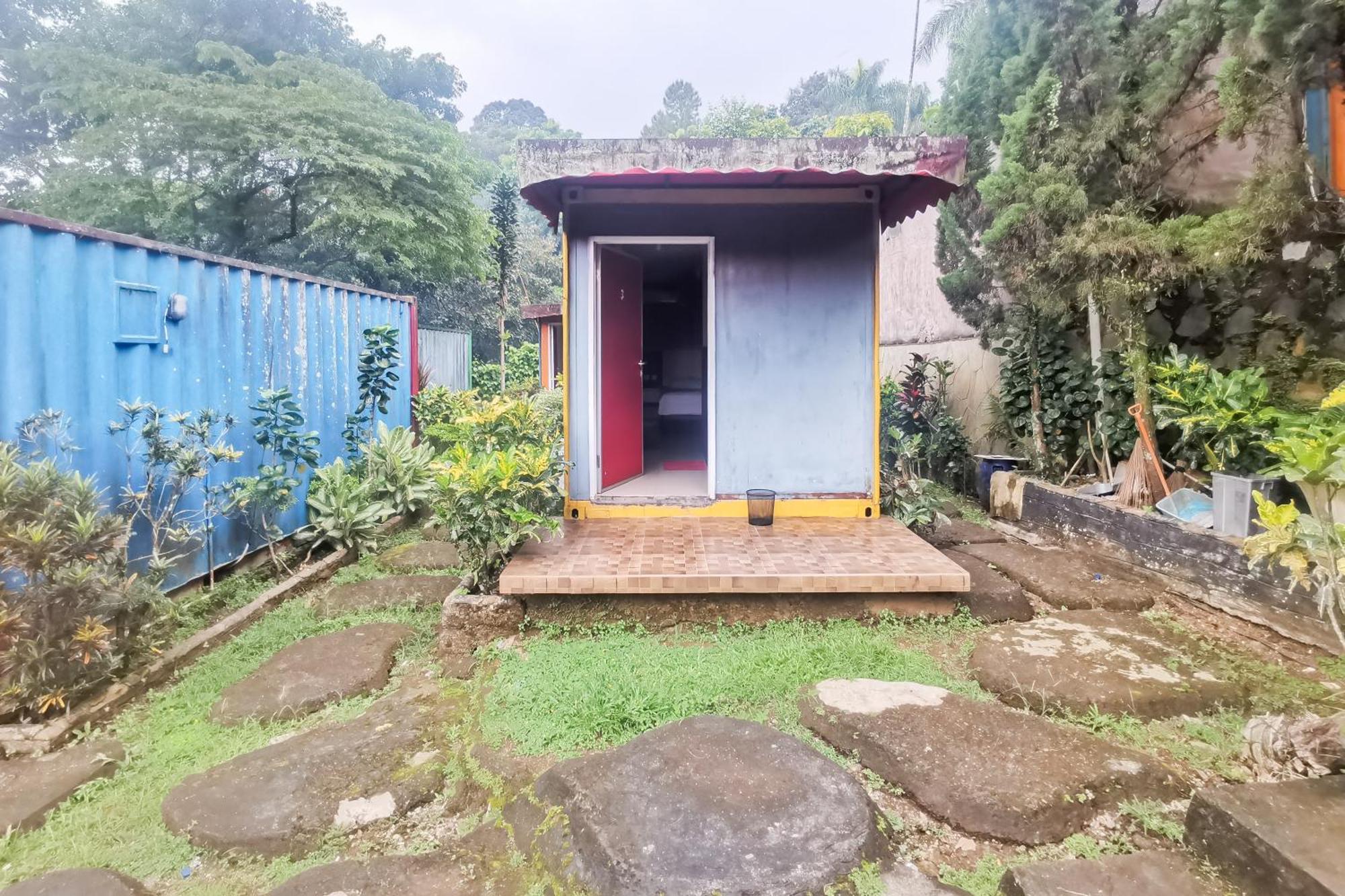Hotel Container Inn Mitra Reddoorz Gadok المظهر الخارجي الصورة