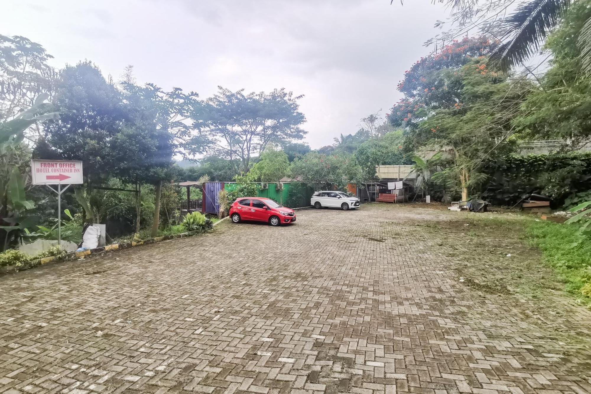 Hotel Container Inn Mitra Reddoorz Gadok المظهر الخارجي الصورة